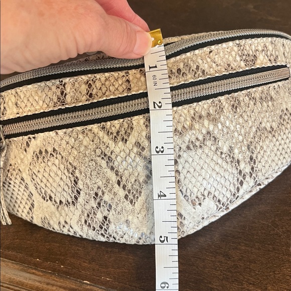 Snakeskin Print Crossbody Bag - Picture 13 of 13